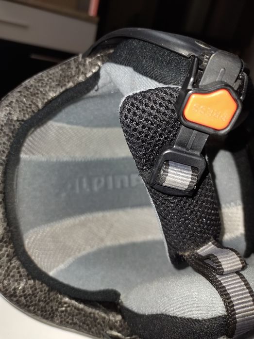 Детска ски каска Alpina Carat нова