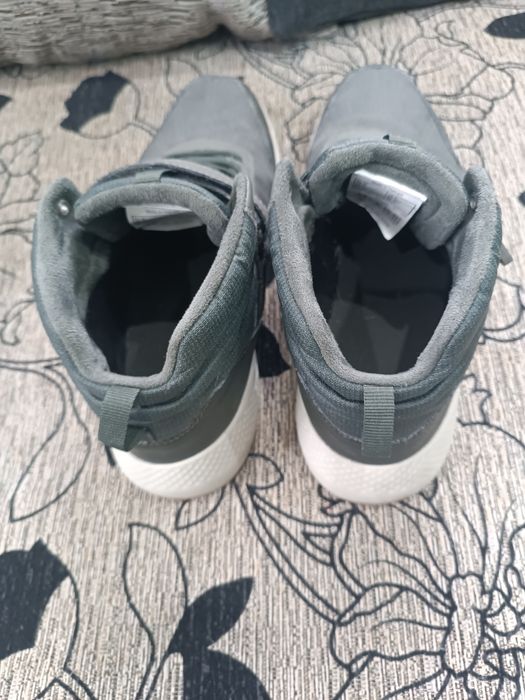 Непромокаеми високи обувки