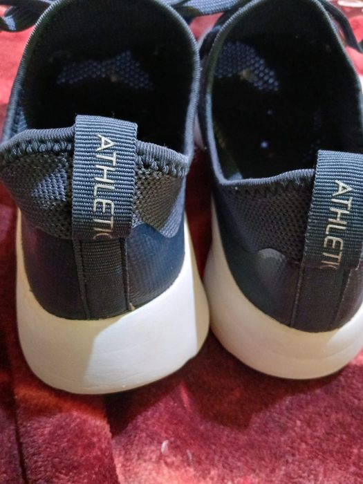 Vând urgent adidași atletic  marime 38