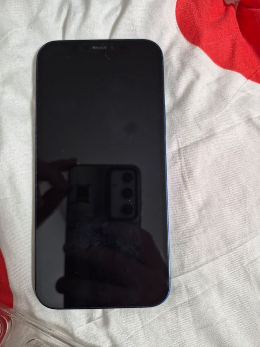 Айфон 12 в хорошем состоянии,полный комплект