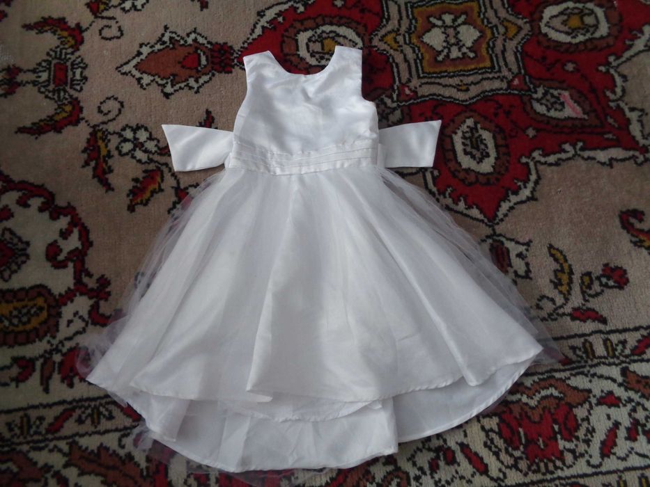Vand rochie de ocazie fetita 1.