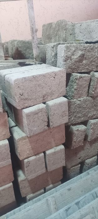 Кирпич из глины пресонанный