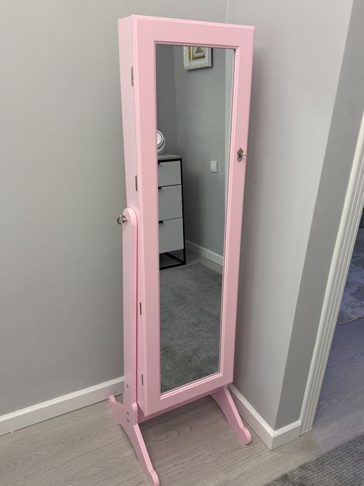 Зеркало-шкаф для украшений