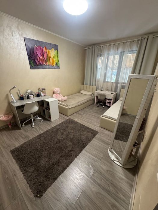 Apartament 2camere de vanzare+curte si terasa inchisa