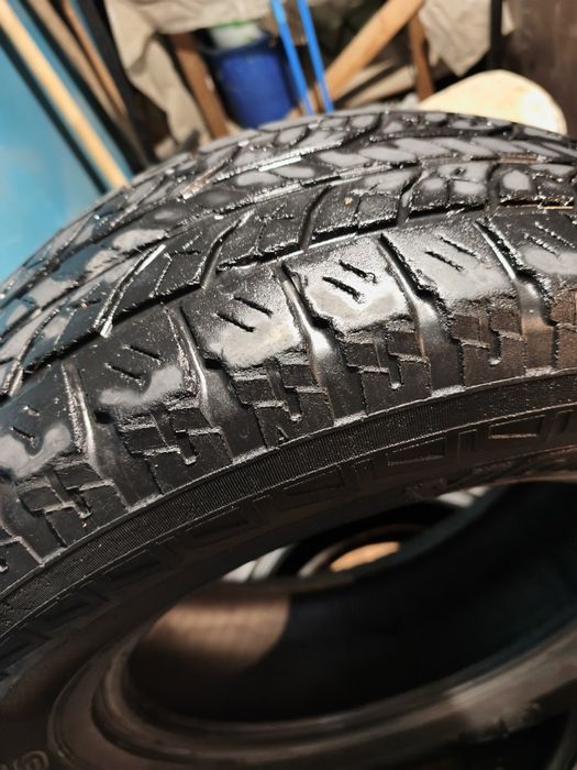 Продам  резину 265/65R17