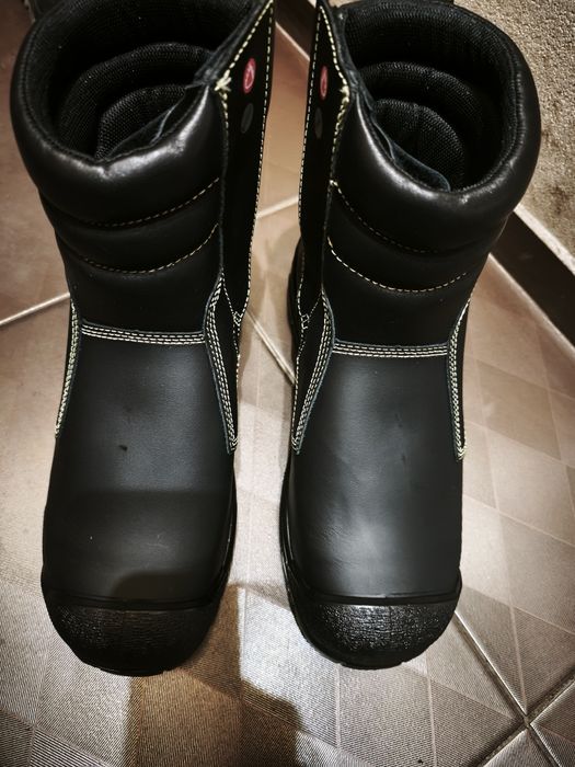 Продам ботинки металлургов.