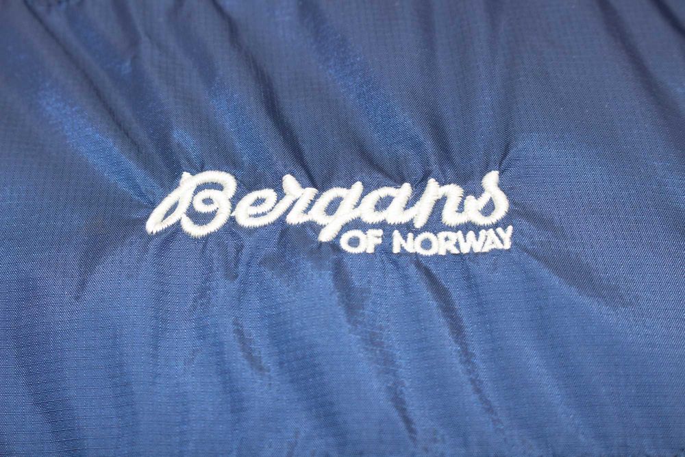 BERGANS Down Jacket оригинално мъжко пухено яке синьо пълнеж пух S