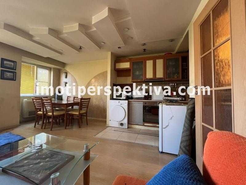 Продава се Тристаен апартамент в Пловдив, Център - 91 кв.м за 2341 €/кв.м - Снимка #2