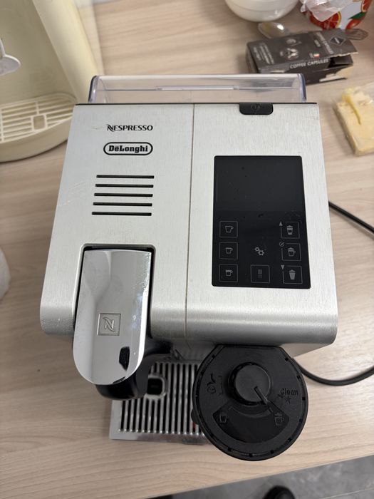 Кофемашина Delonghi Nespresso