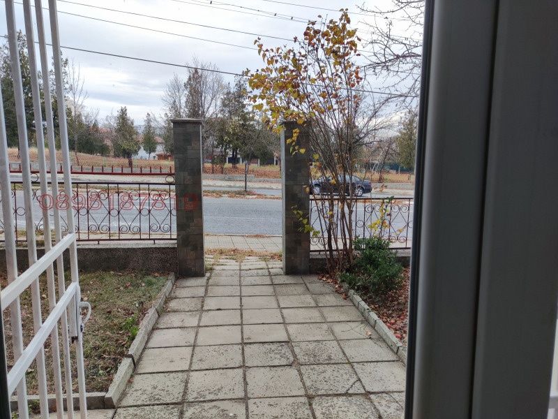 Дава се под наем Магазин в Радомир - 122 кв.м за 450 € - Снимка #3