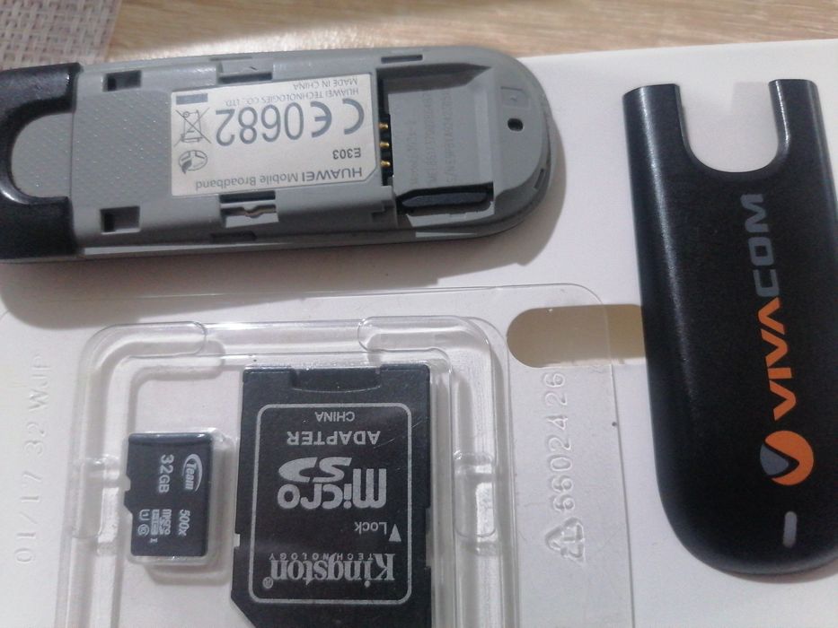 Флашка с карти и адаптер