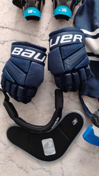 Продам форму хоккейную