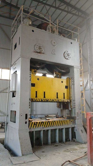 Пресс усилием 800 тн