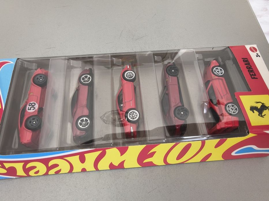 Set  5  Machete. Ferrari