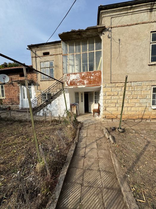 Продава се къща с двор в гр. Лозница, обл. Разград