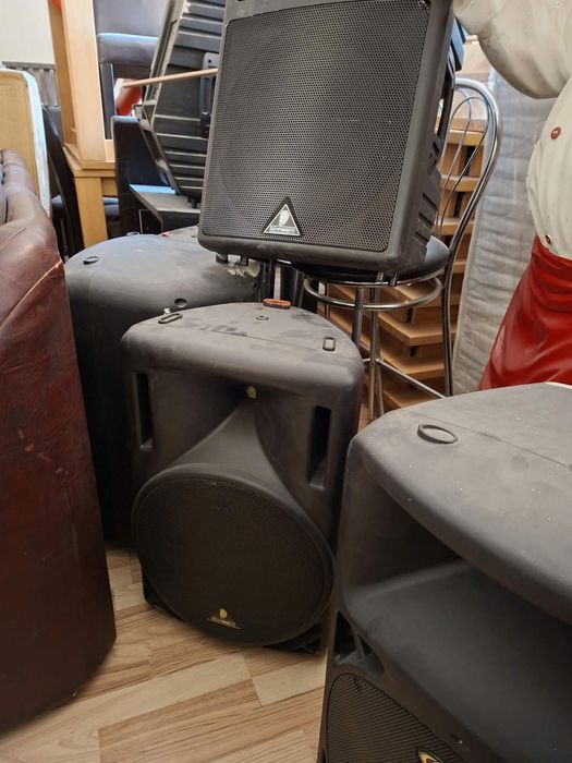 Vând lot de 7 boxe active Behringer profesionale