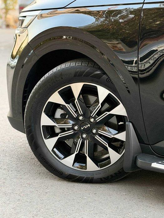 Sotuvda Kia Carnival avtomashinamiz