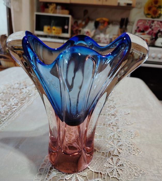 Чехославацкие , красивые, редкие вазы Богема.