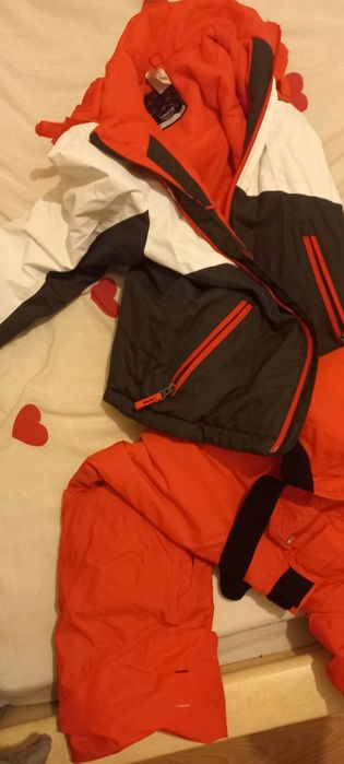 Vând costum schi fete 8 ani