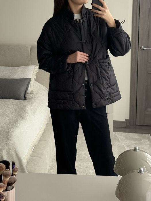 Черная стеганая куртка