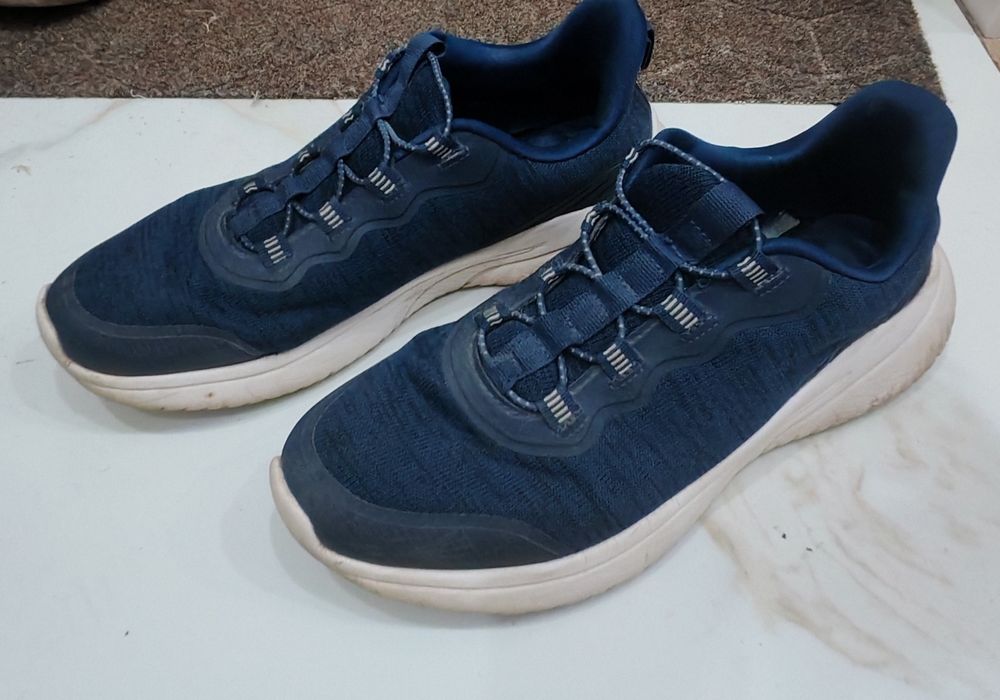 Продам мужские кроссовки