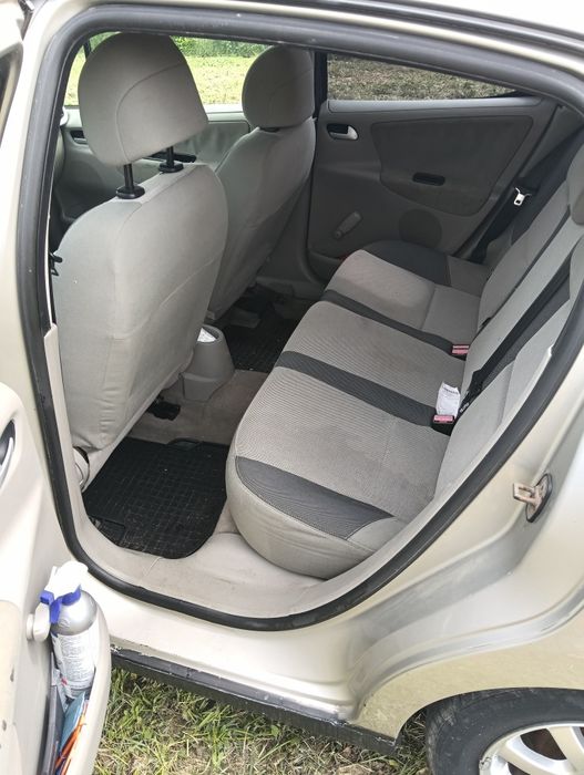 Vând Peugeot 207 1.4hdi
