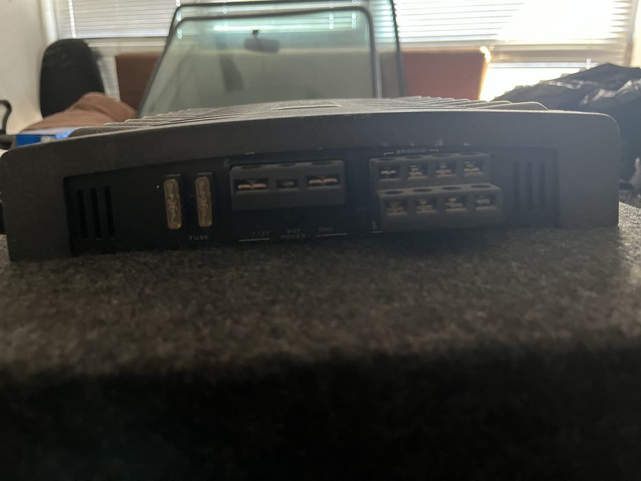 Бас каса с усилвател 400W