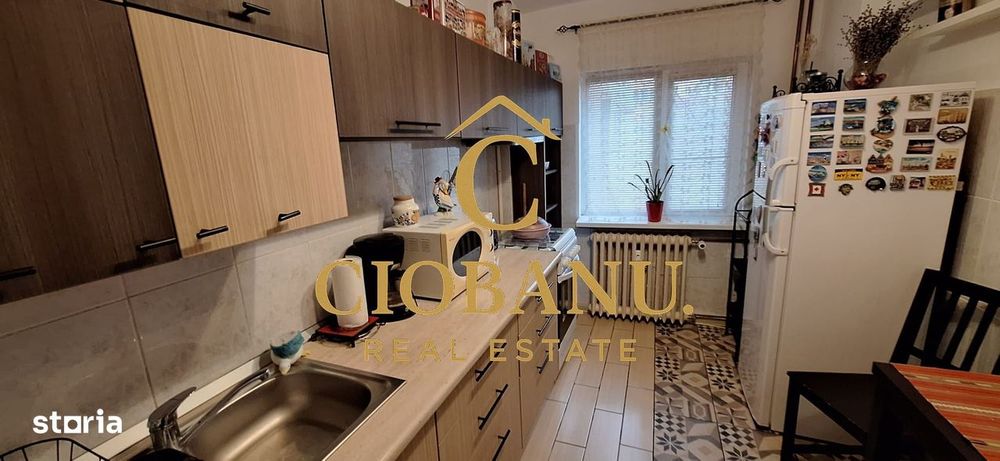 Apartament etaj 3/8 decomandat zona 1 Mai-Sara de vanzare