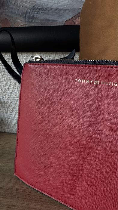 Дамски кожен клъч Tommy Hilfiger