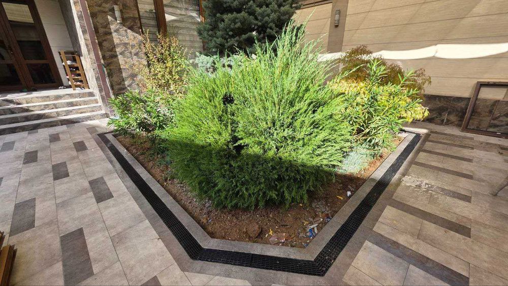 Продаётся комплект водоотводного пластикового лотка Gidrolica Light