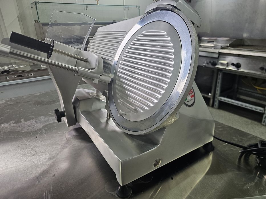 Feliator  profesional mezeluri