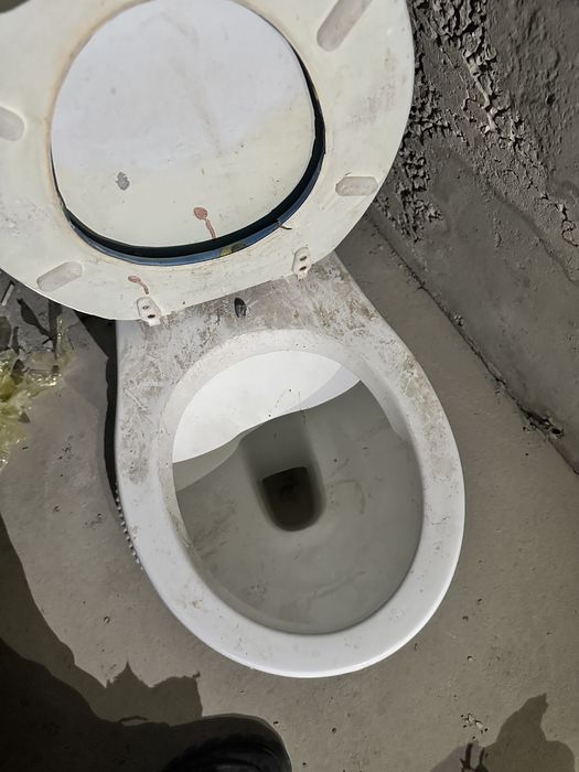 Унитаз  для стройки гофра есть