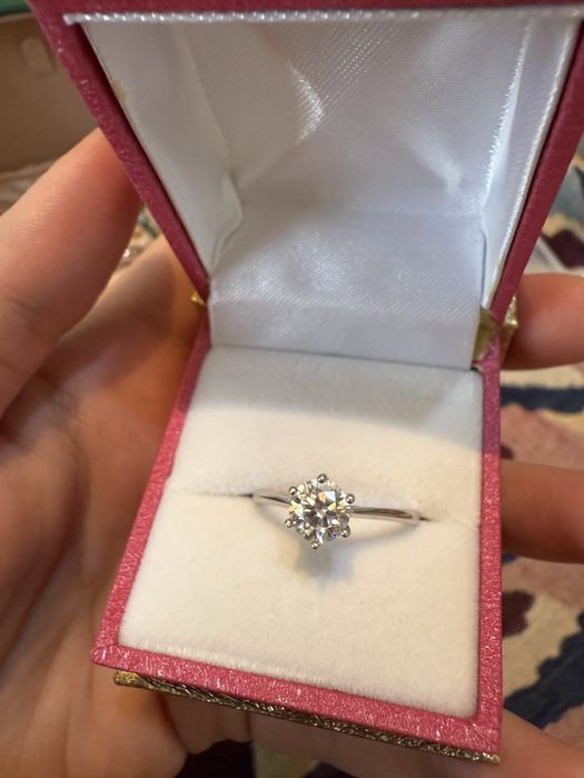 Кольцо с муассанитом