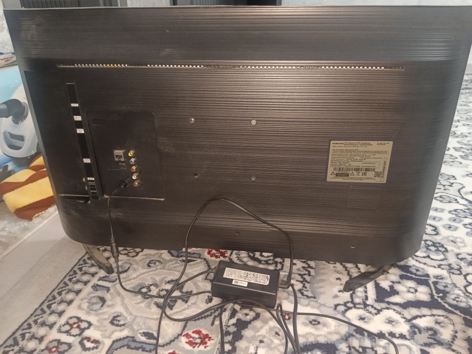 Samsung smart , kafolati 1 yil qolgan, usta koʻrmagan,arginal samsung