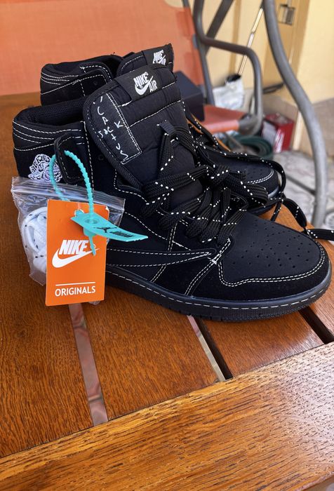 Adidasi nike jordan travis scott