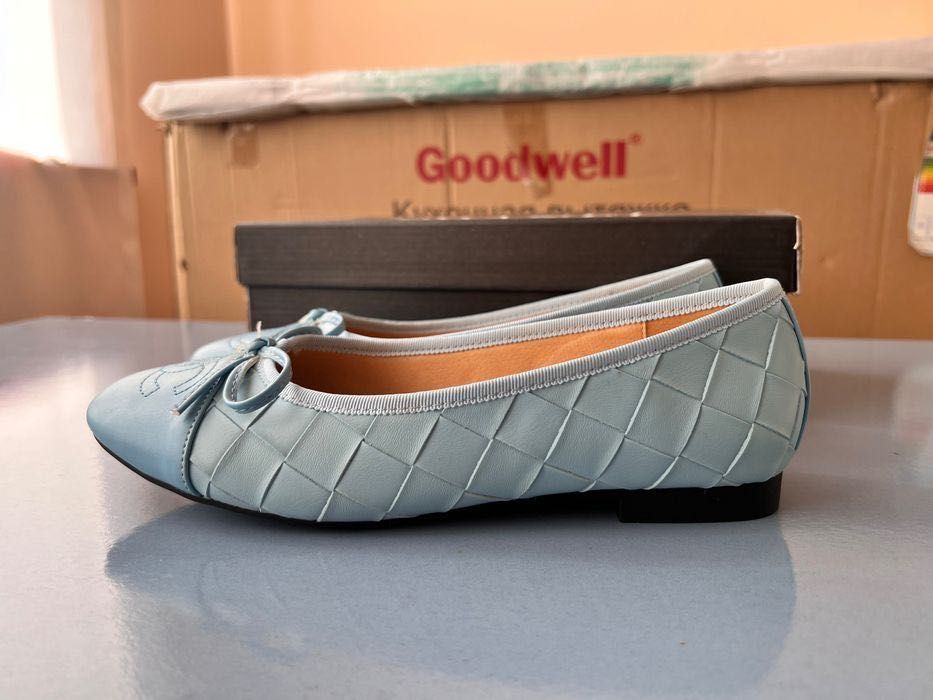 нежно голубые балетки