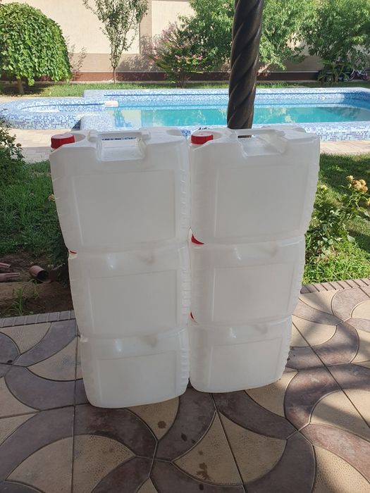 Канистры для воды 20л. пластиковые