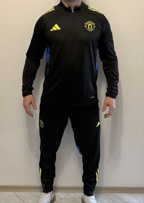 Екип Адидас Манчестър Юнайтед