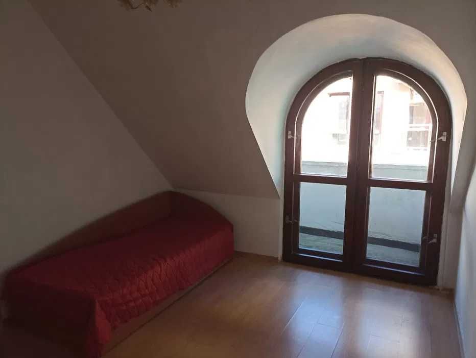 Продава се Тристаен апартамент в Пловдив, Кършияка - 104 кв.м за 1827 €/кв.м - Снимка #2