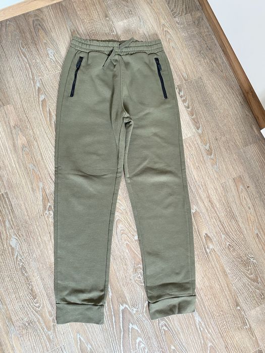 Продам брюки-джинсы на мальчика!