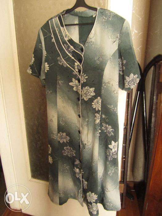 Продам женские костюмы