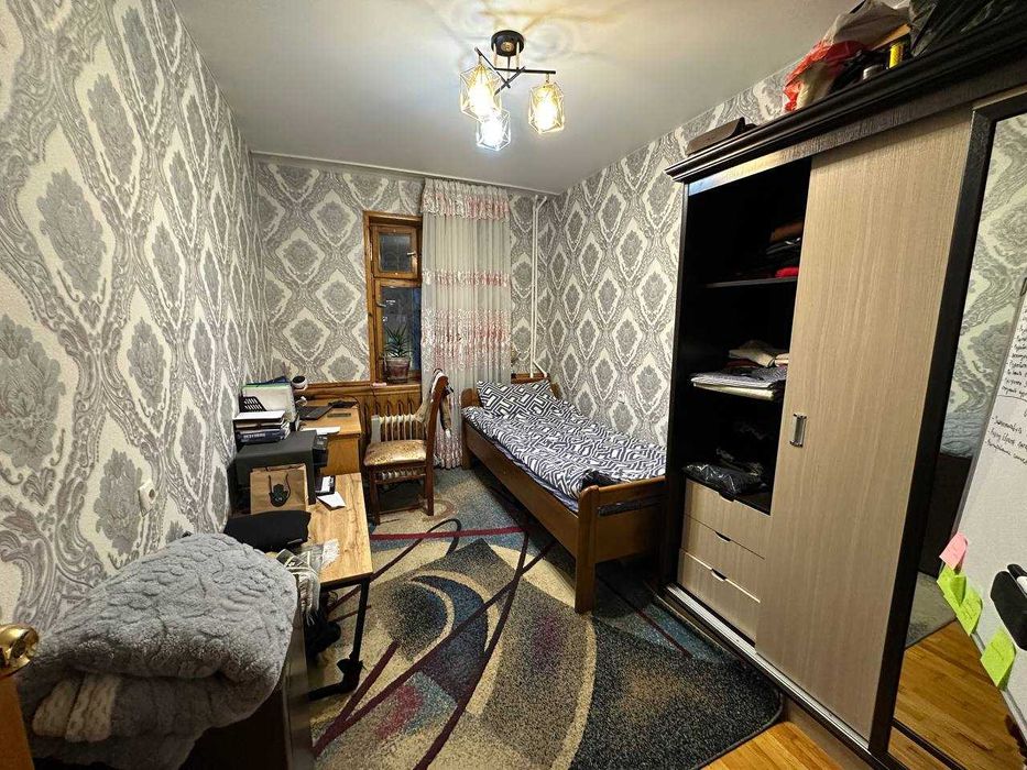 Продаётся 4-ком. квартира в кирпичном доме 77-серия ор-р Махтумкули