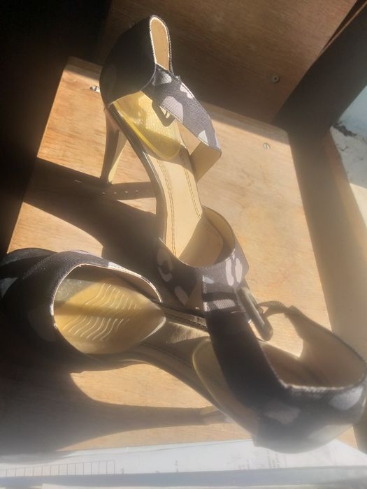 Sandale elegante cu toc înalt