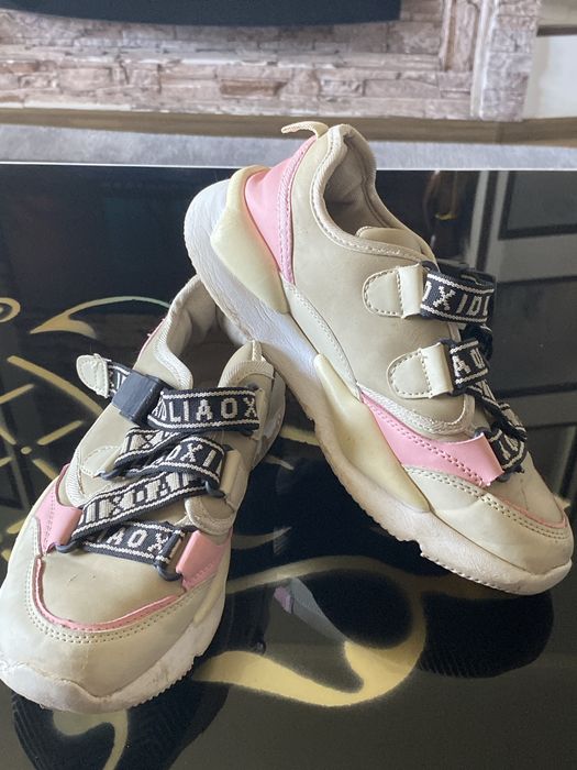 Кроссовки в хорошем качестве