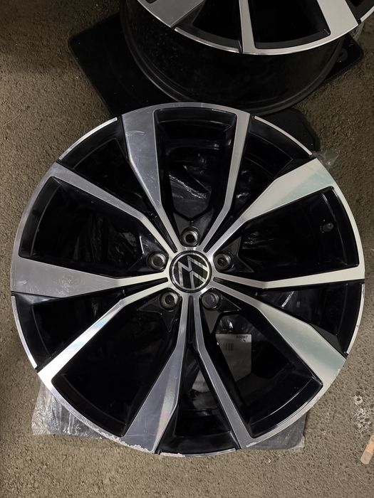 19 5x112 Оригинални джанти VW Misano  R Line
