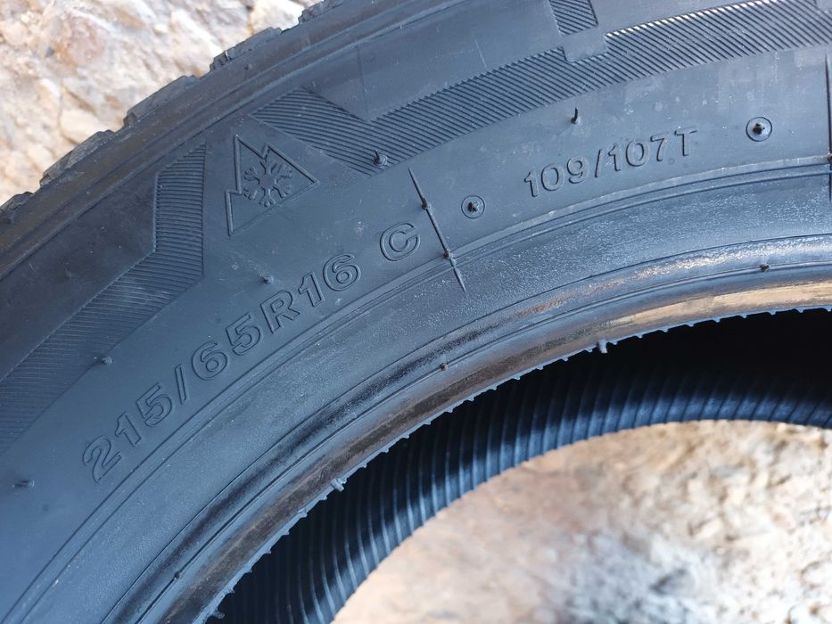 2 Нови бусови зимни гуми 215/65 R16C Bridgestone Blizzak W810 109/107T