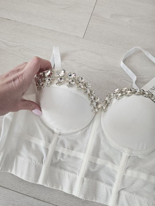 Дамско бяло бюстие