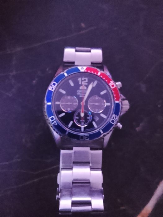 Часы идиалном состаение