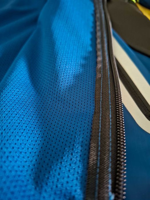 Детски син шушлек REEBOK, размер за 10-15г. и Детска пухкава  Горница!