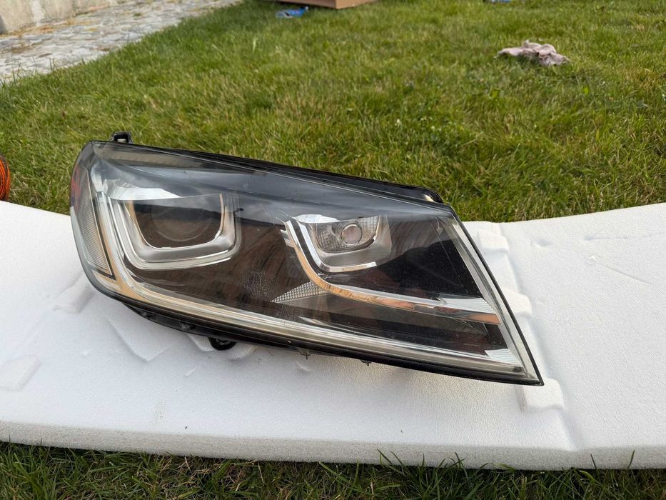 Faruri Touareg 7P facelift si piese
